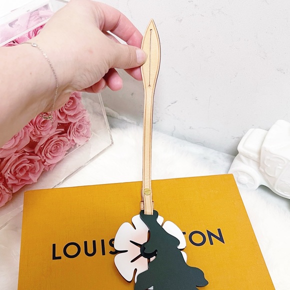 Authentic Louis Vuitton New SS21 By The Pool Leather Flower Bag Charm - Picture 7 of 13